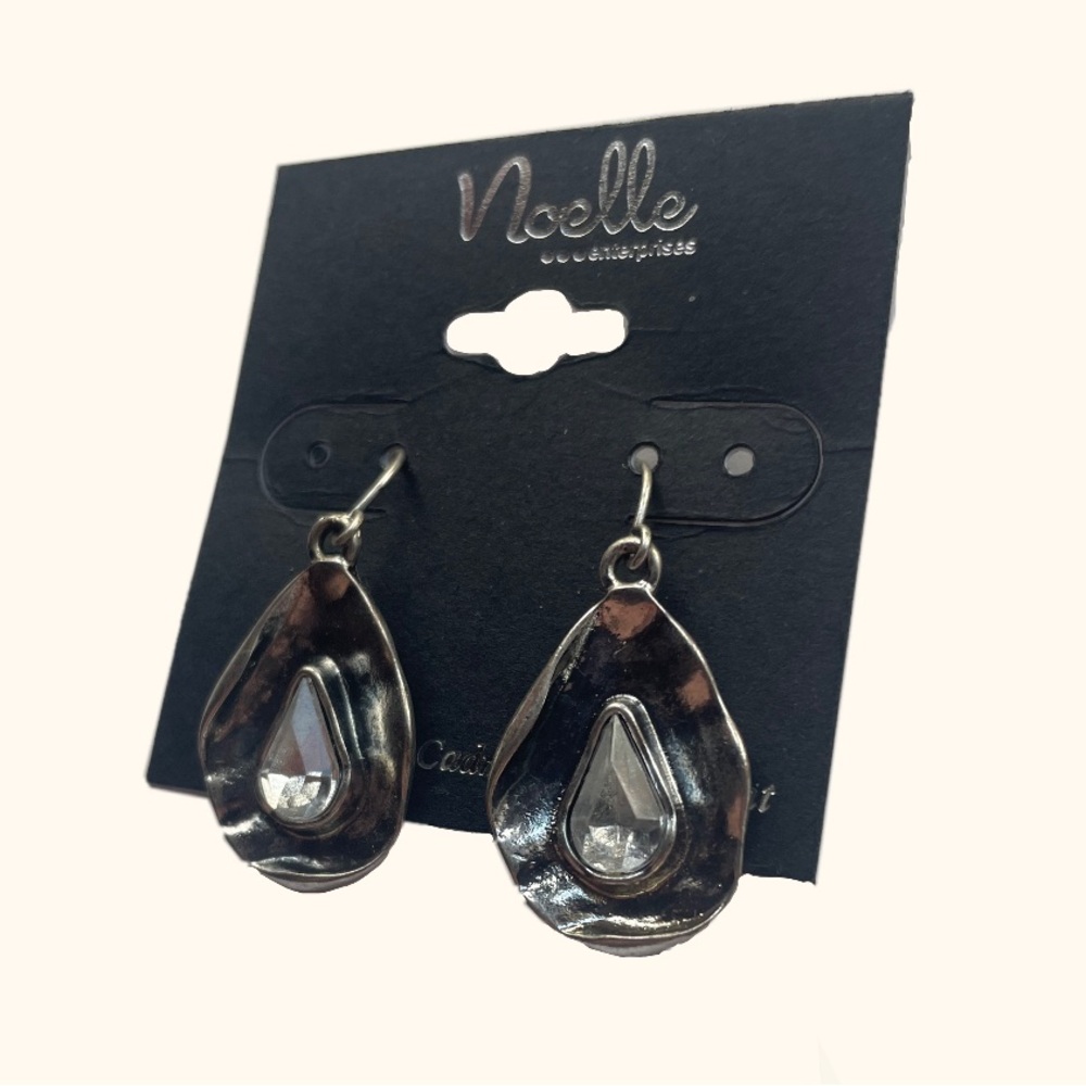 Noelle Enterprises Silver Metal Oyster Shaped Drop Earrings 💎